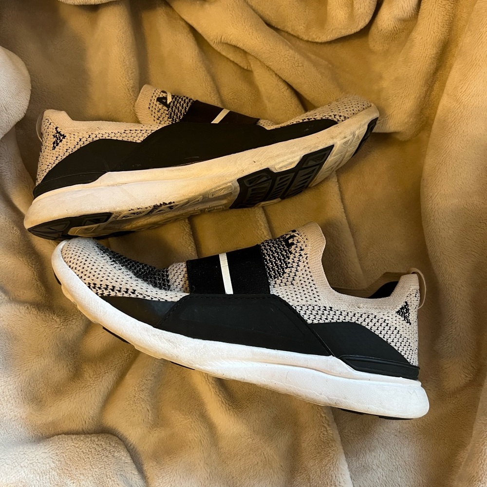 🔥APL Techloom Bliss sneakers/tennis shoes